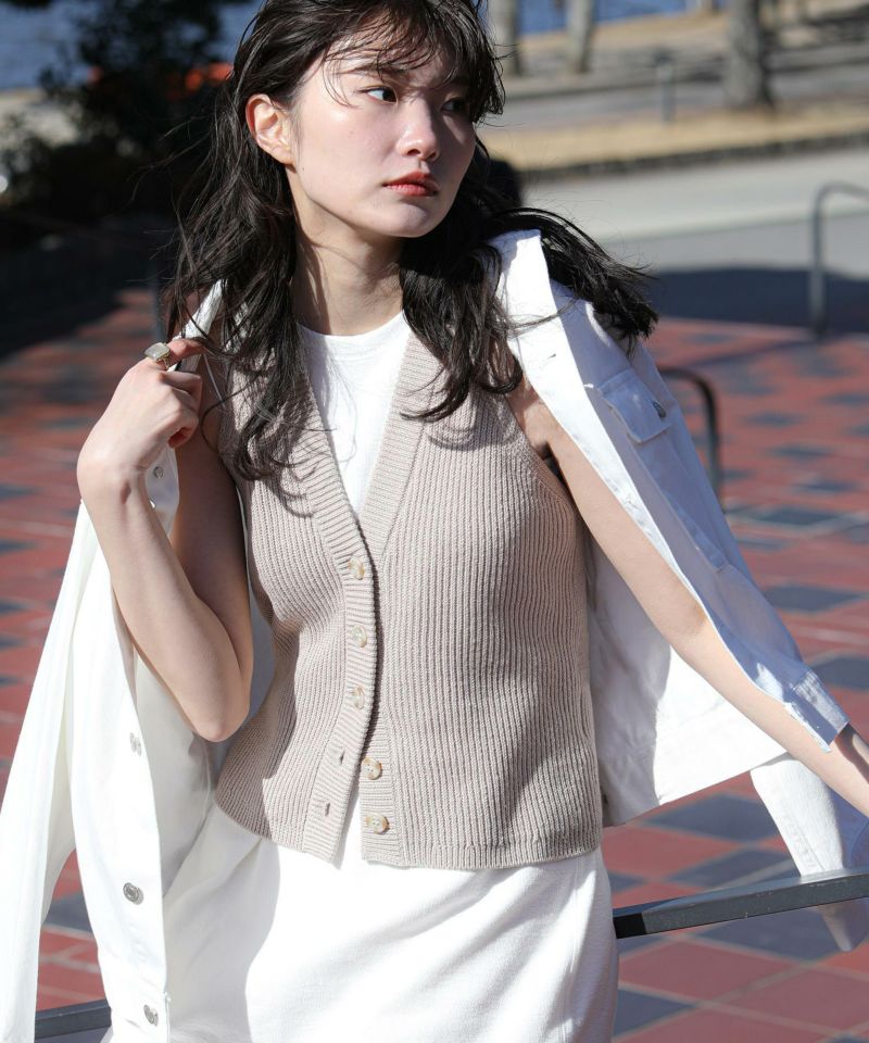 ホルターネックベスト